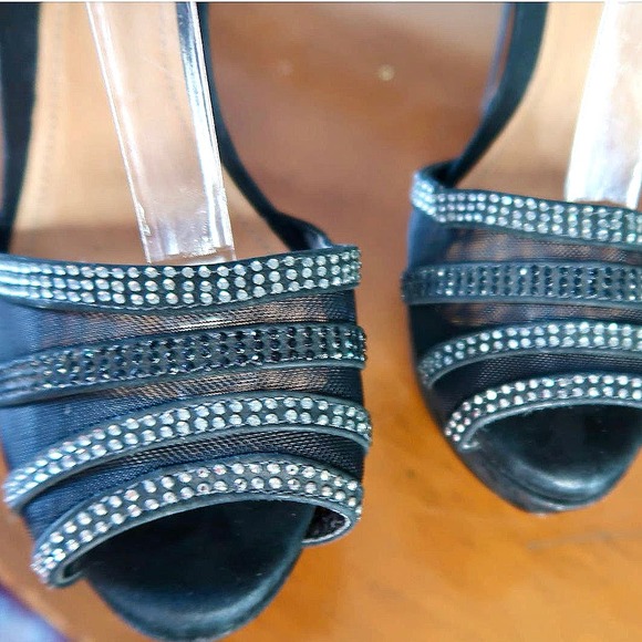 Schutz Sandals Black Flared Heels Ankle Embellished Size 8 - Picture 6 of 9